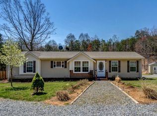 1570 Potters Rd, Vinton, VA 24179