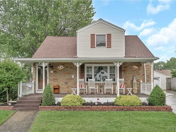 124 Colonial Cir, Tonawanda, NY 14150