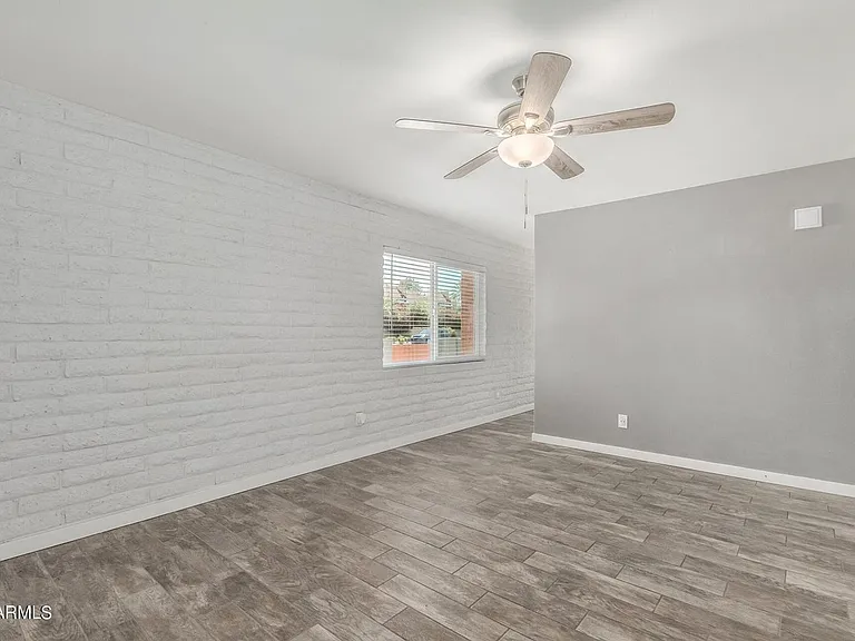 1118 S McClintock Dr — Photo 5
