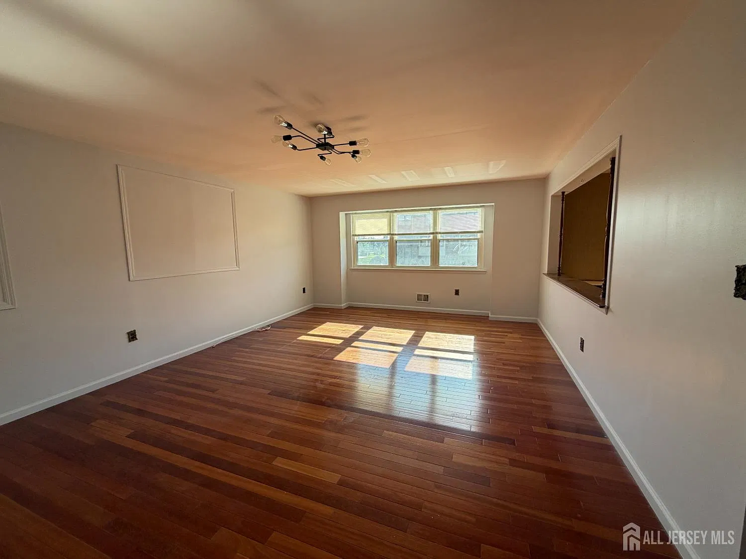 3 bed, 2.5 bath, 2200 sqft, $3,600 — Photo 4