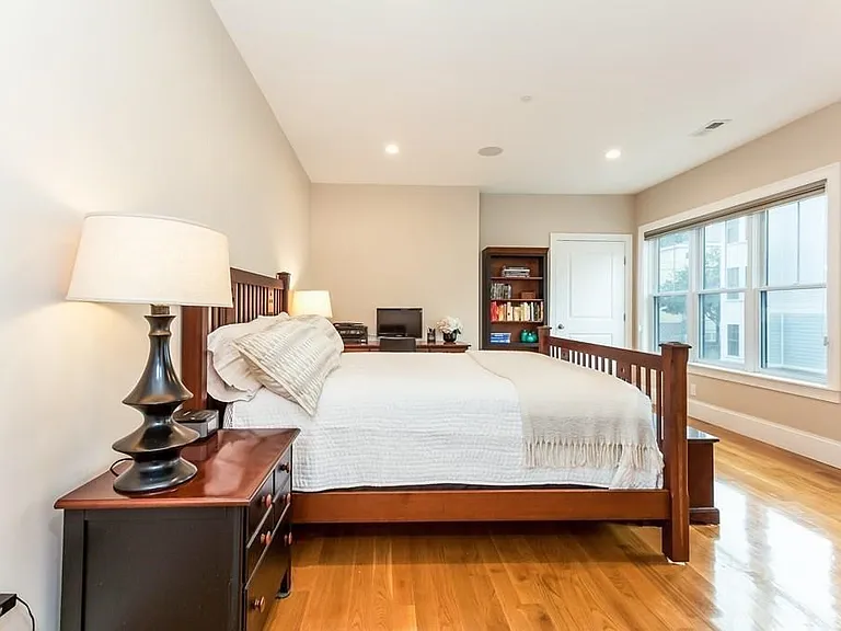 360 W 2nd St #1 — Photo 5
