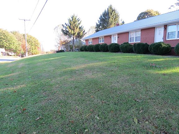3rd image of 4515 Blackberry Rd