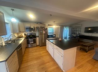 14 Saunders St, Portland, ME 04103
