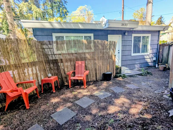 3833 Fremont Way N, Seattle, WA 98103