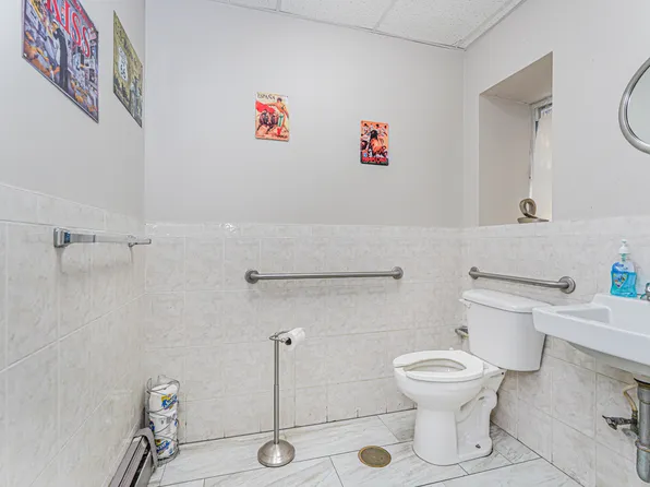 2672 Gerritsen Avenue image 10 of 16