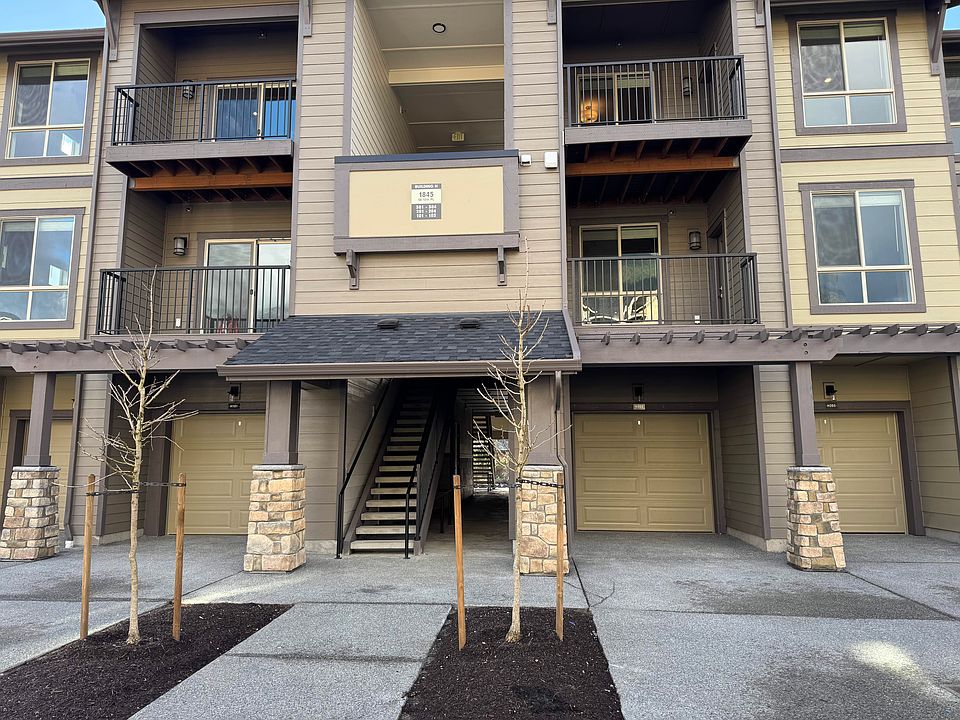 Enjoy easy access and added convenience in this charming ground floor condo! Perfect for those who appreciate no stairs, a private patio, and quick outdoor access.