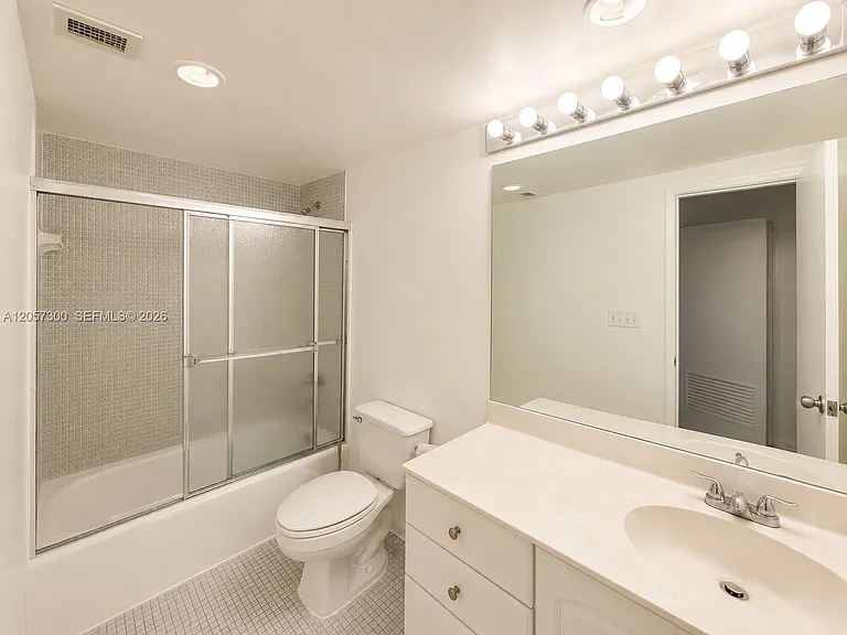 19370 Collins Ave #1410 — Photo 4