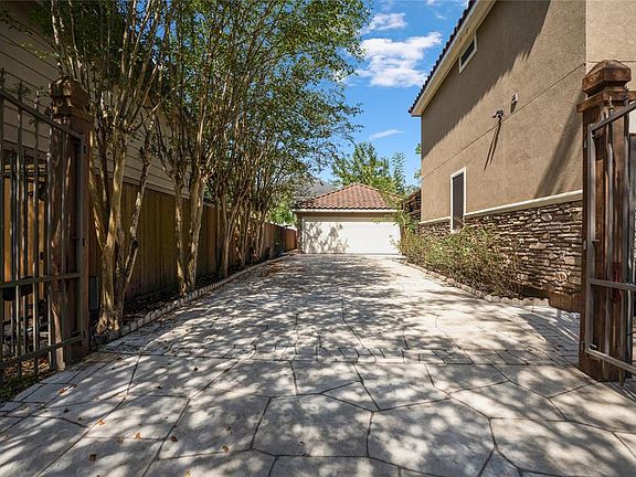 2nd image of 1710 Castlerock Drive