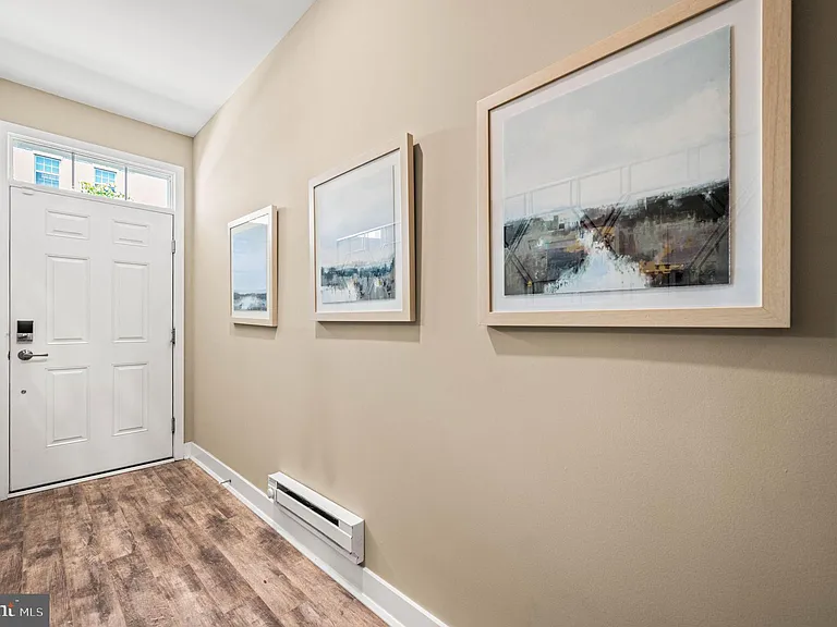 136 Alexandria St #B — Photo 4