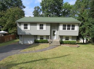 23 Normandy Cir, Hopatcong, NJ 07843