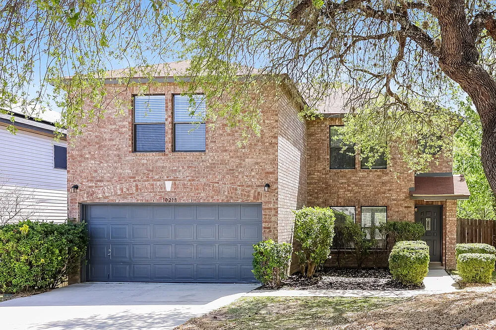 3 bed, 3.0 bath, 2138 sqft, $2,130 — Photo 1