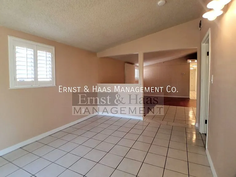 3310 E Curry St — Photo 7