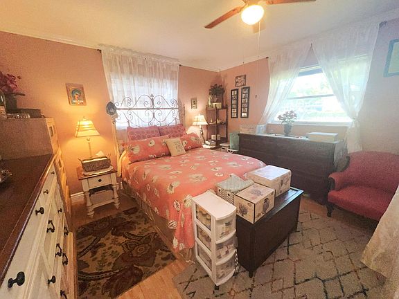 3rd image of 2615 Garden Drive N #111