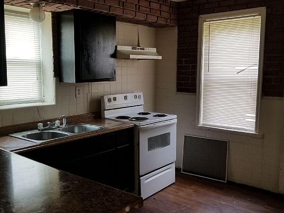 5th image of 4701 Irving Ave