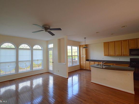 2nd image of 182 Spencer Ter SE