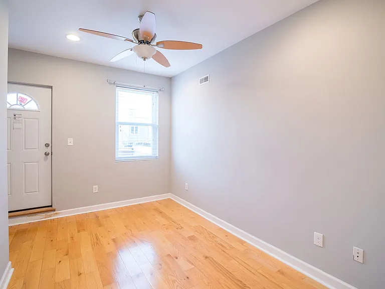 2033 Manton St — Photo 13