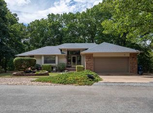 11 Runnymede Ln, Bella Vista, AR 72715