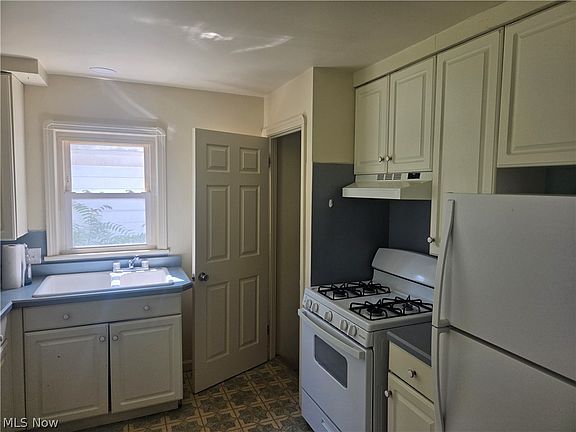 4th image of 568 E Lucius Ave