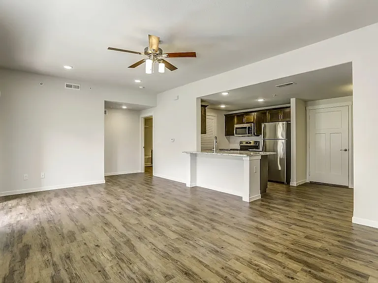 West End Apartments — Photo 23