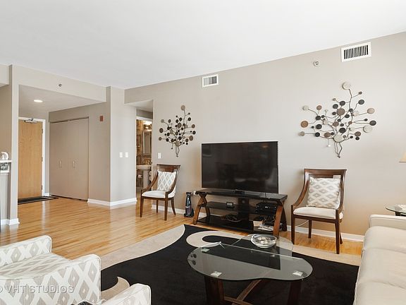3rd image of 77 S Evergreen Ave Unit 706