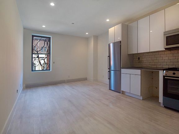3rd image of 220 Kosciuszko St #2E