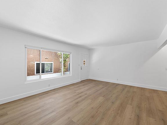 4th image of 402 Corto Ln #2