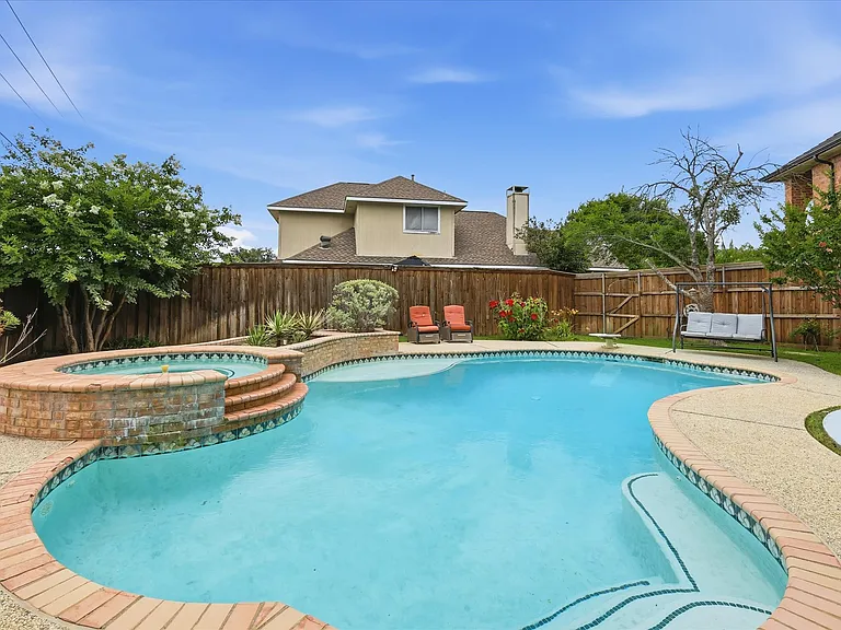 600 Raintree Cir — Photo 5