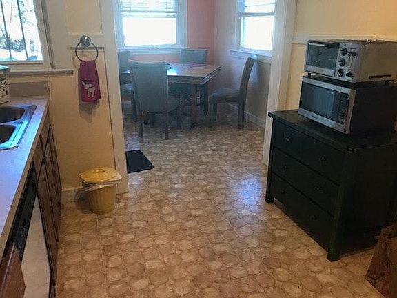 3rd image of 101 De Long St