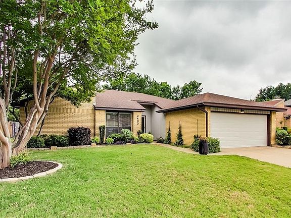 3rd image of 2405 McKensie Ln