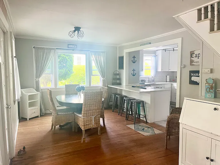 76 Silver Beach Ave — Photo 9