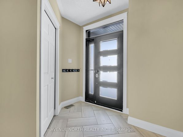 78 Friendly Cres, Ottawa, ON K2S 2B5