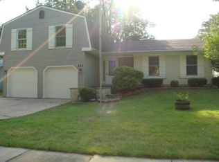 121 Richmond Dr, Bolingbrook, IL 60440