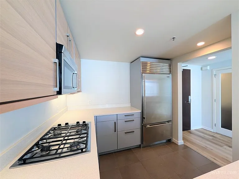 555 4th St #904 — Photo 3