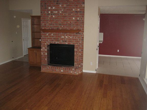 3rd image of 3987 Windfree Dr