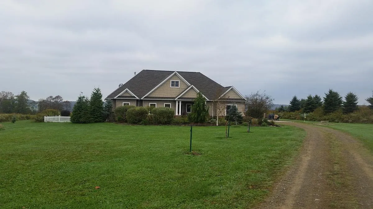 3 bed, 2200 sqft, $2,300 — Photo 1