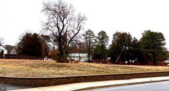 3rd image of 1214 Jarvis Rd