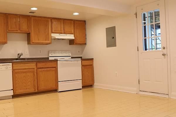 Front entry/kitchen