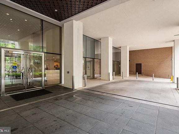 4th image of 4620 N Park Ave APT 305W