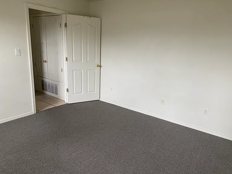 1505 Central Ave NE #D — Photo 9