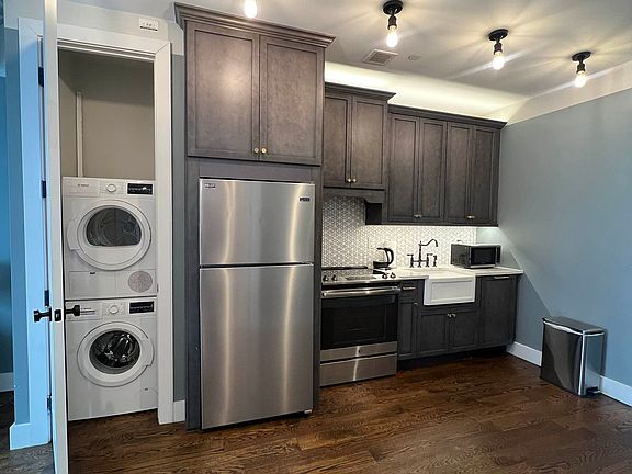 4th image of 187 Kent Ave #517