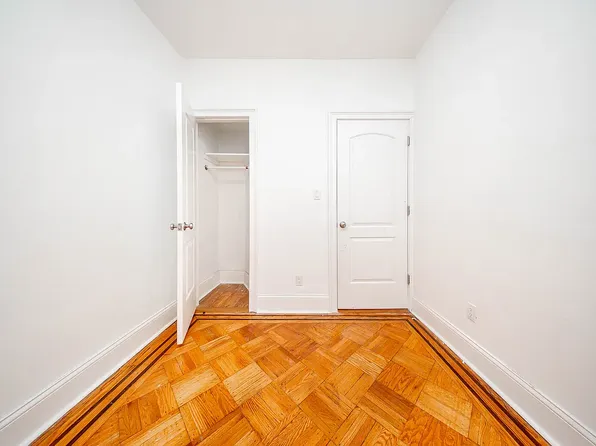 23-42 Crescent Street image 8 of 13