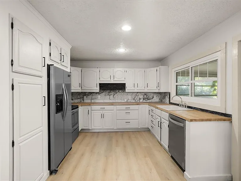 8725 Erie Ln — Photo 15