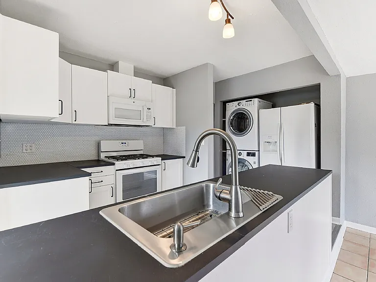 1200 Spruce St — Photo 11