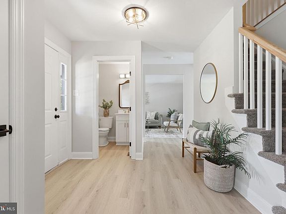 3rd image of 17 Crestwood Ave