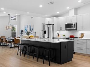 10461 Regent Cir, Naples, FL 34109