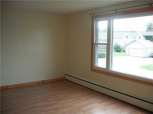 5th image of 74 Fairfax Dr