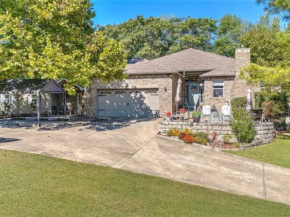 116 Palisade Dr, Eureka Springs, AR 72631