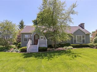 243 Bradwell Rd, Inverness, IL 60010