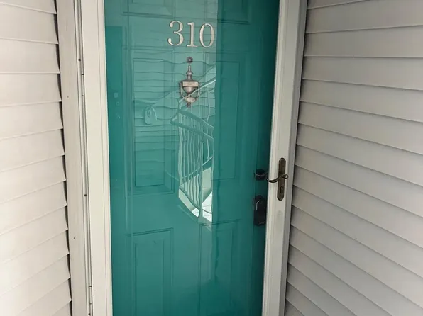 310 Stone Hurst Ct, New Castle, DE 19720