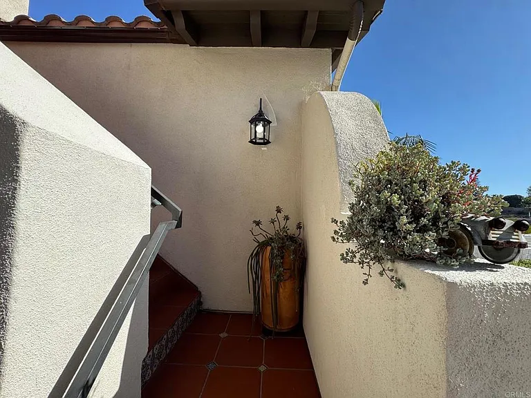 653 Beach St — Photo 7